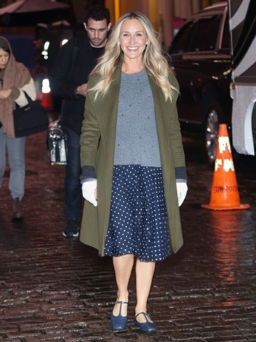 Sarah Jessica Parker’s Olive Green Coat Look Full Style Breakdown